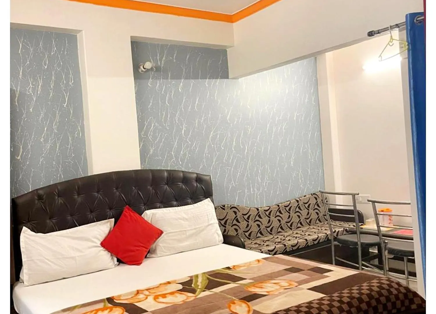 ****  Hotel Premium Temple City Palace Near Kashi Vishwanath Temple And Ganga Ghat -With Fully Air Conditioned- Lift - Wifi - Room Service - A Luxury Room In Varanasi Hindistan