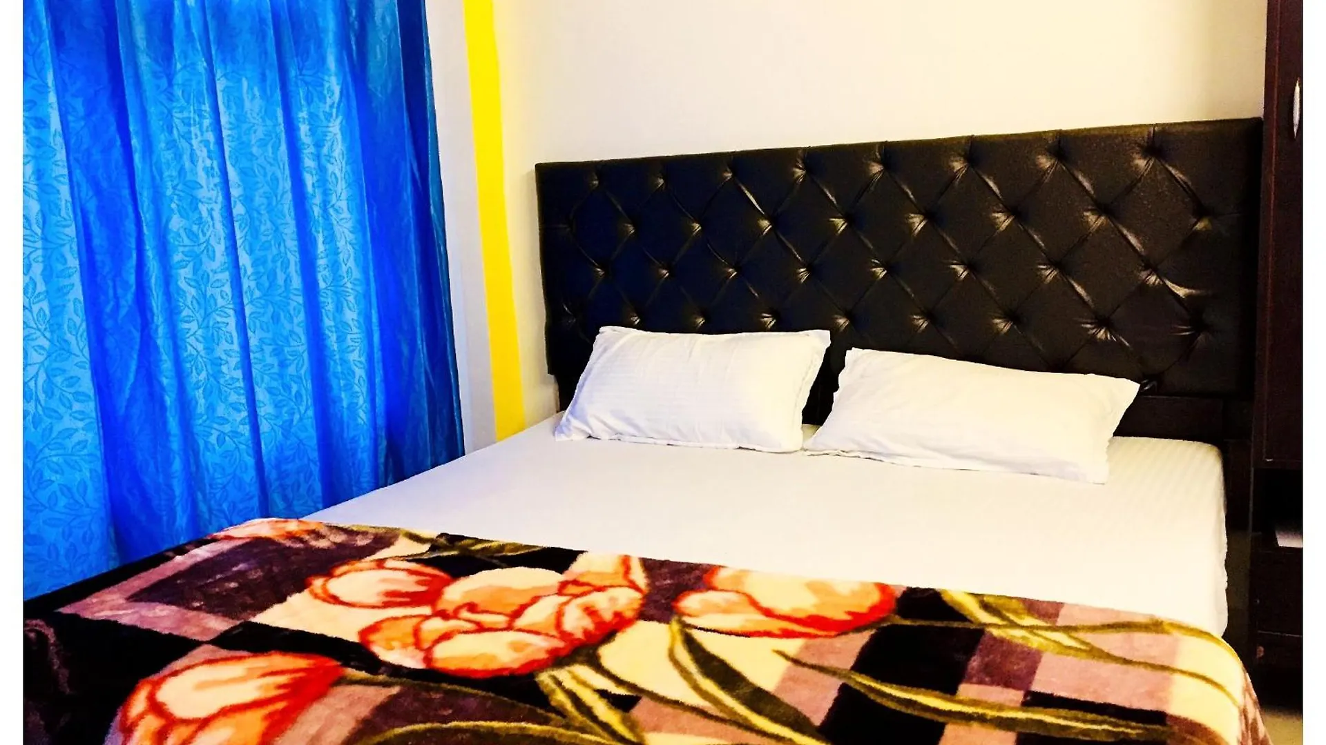 Hotel Premium Temple City Palace Near Kashi Vishwanath Temple And Ganga Ghat -With Fully Air Conditioned- Lift - Wifi - Room Service - A Luxury Room In Varanasi