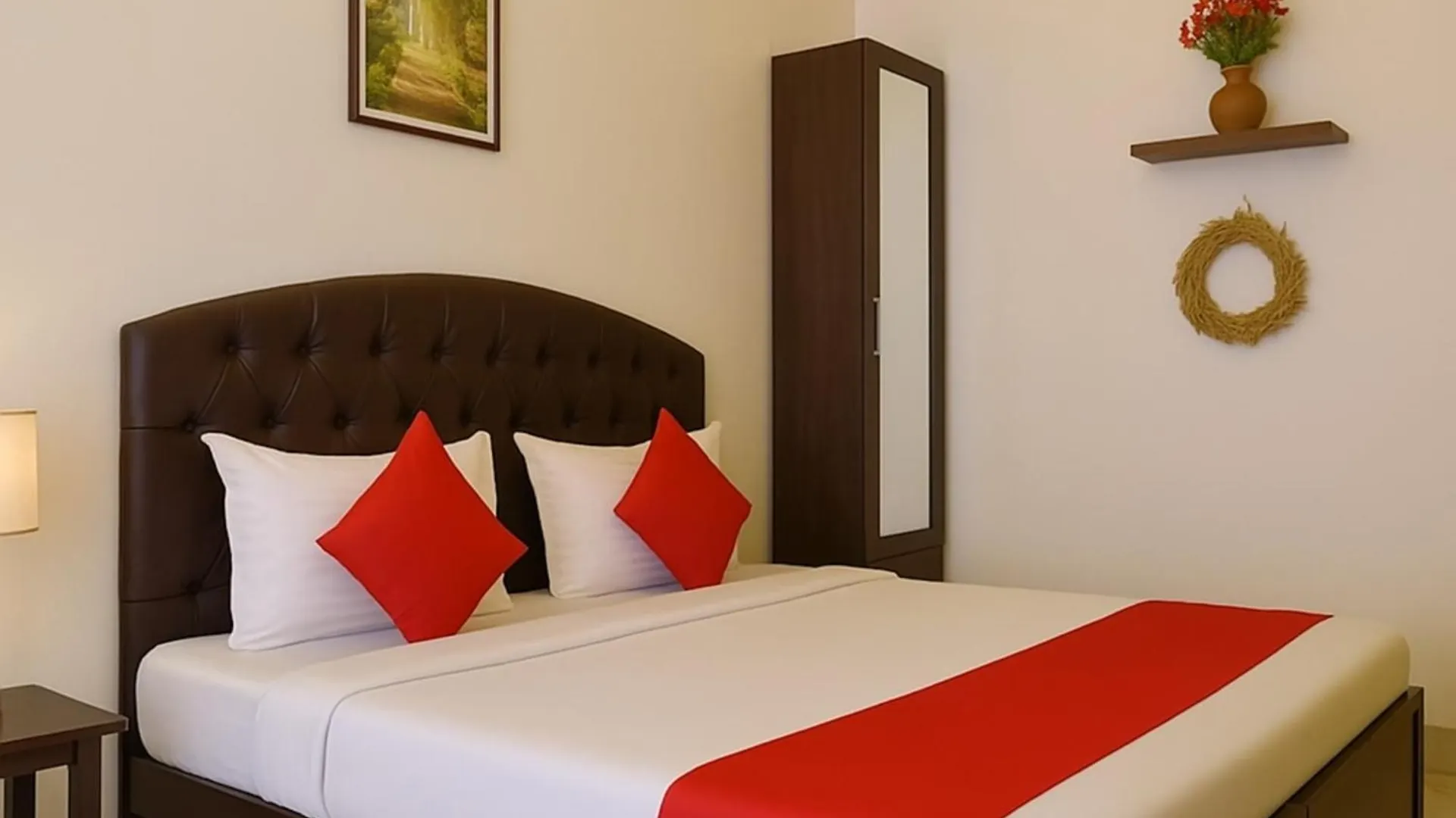Hotel Premium Temple City Palace Near Kashi Vishwanath Temple And Ganga Ghat -With Fully Air Conditioned- Lift - Wifi - Room Service - A Luxury Room In Varanasi
